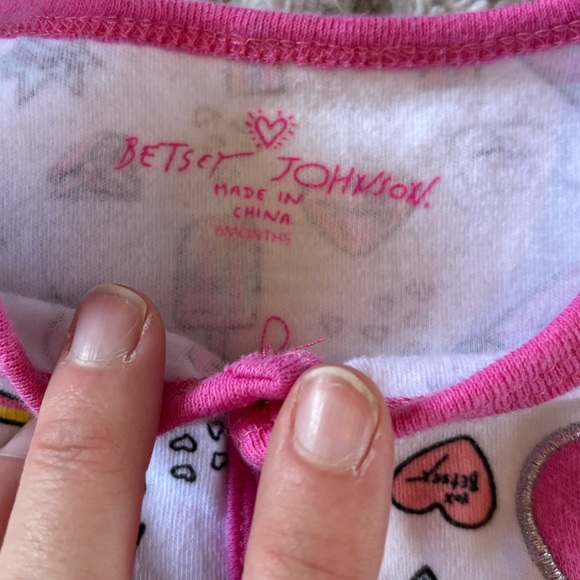 Betsey Johnson Baby Girl Footed Sleeper 6 Months Rainbow Hearts Pajamas - Picture 4 of 8